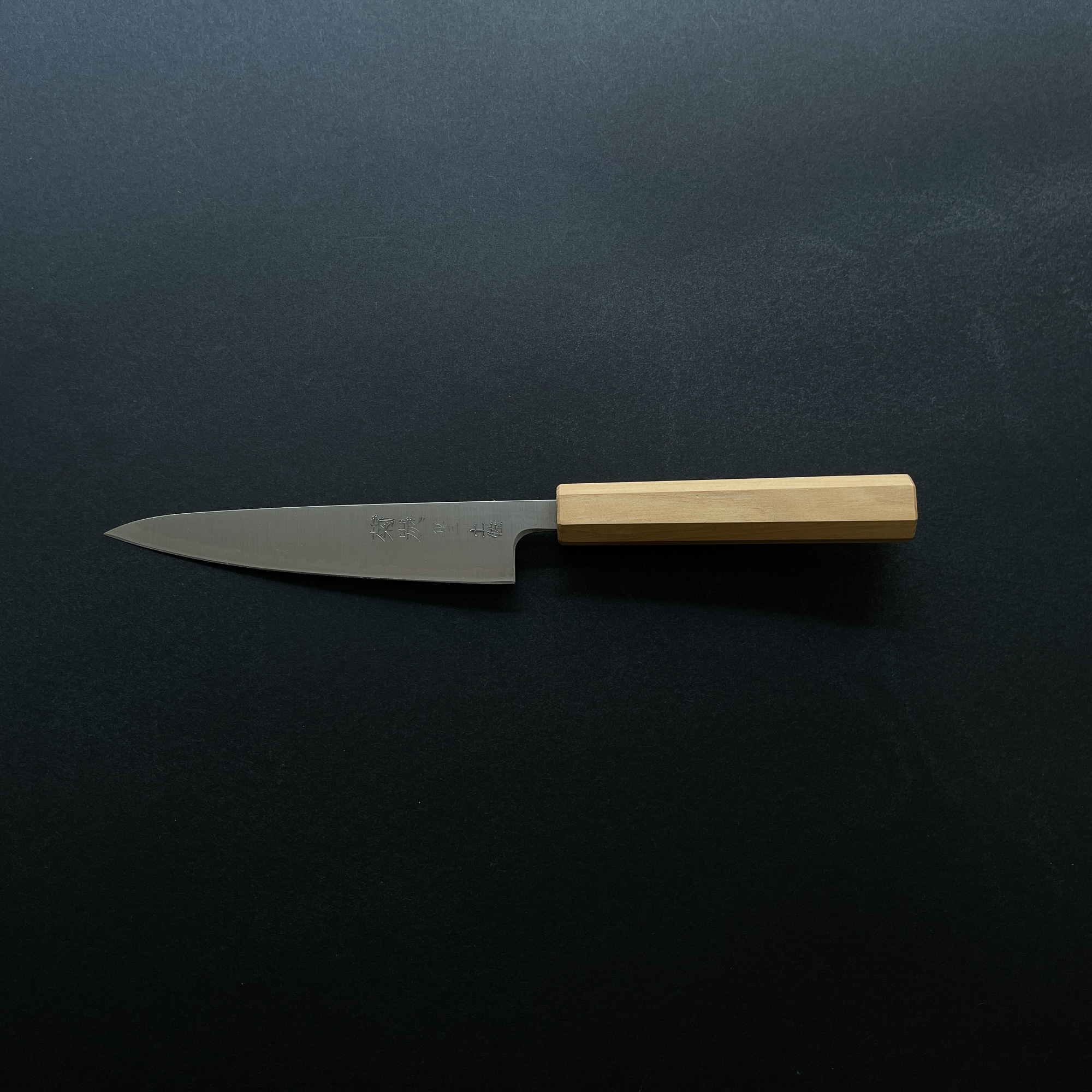 https://kikusumiknife.com/wp-content/uploads/2021/03/NATUR-Hiba-Knife-Black-11.jpg